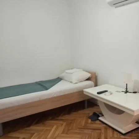 Airport Md 2 Hostel *